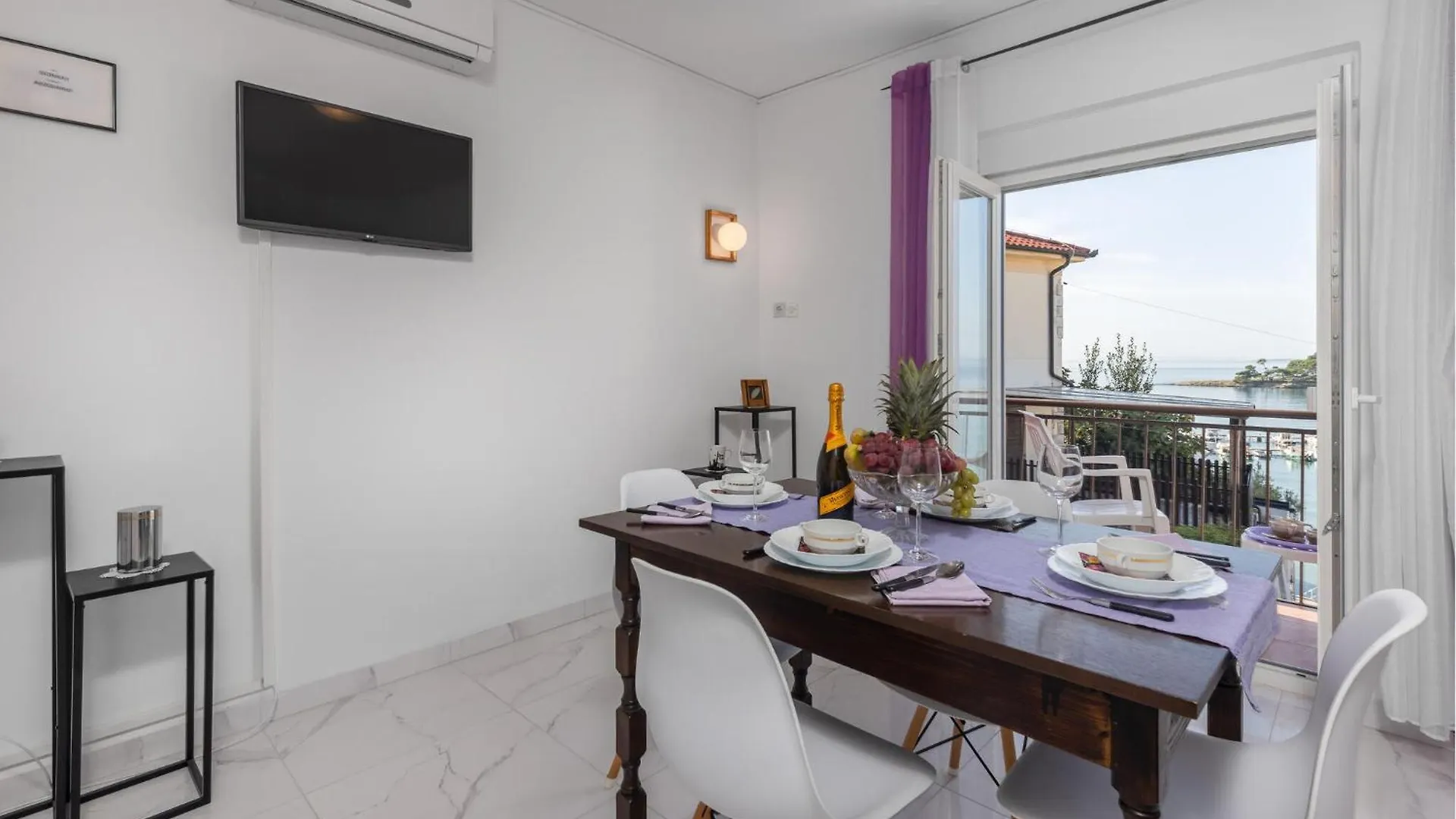2 Bedroom Stunning Apartment In Banjol