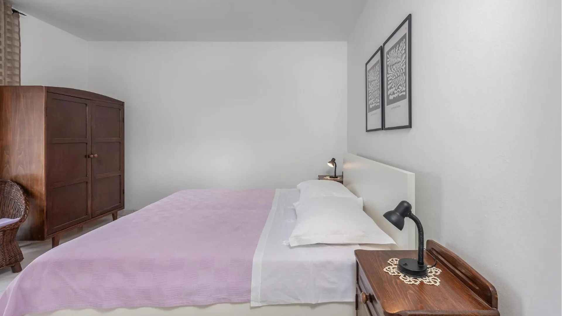 2 Bedroom Stunning Apartment In Banjol