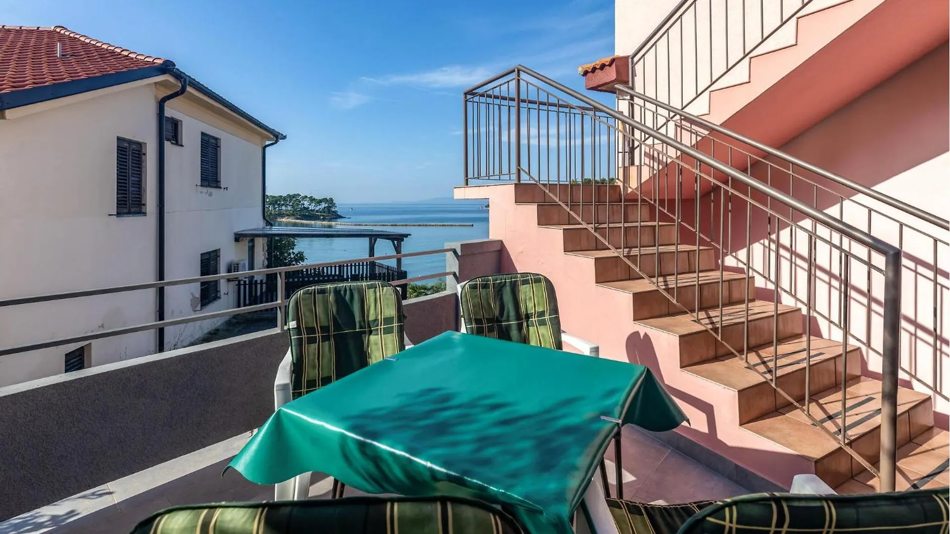 2 Bedroom Stunning Apartment In Banjol