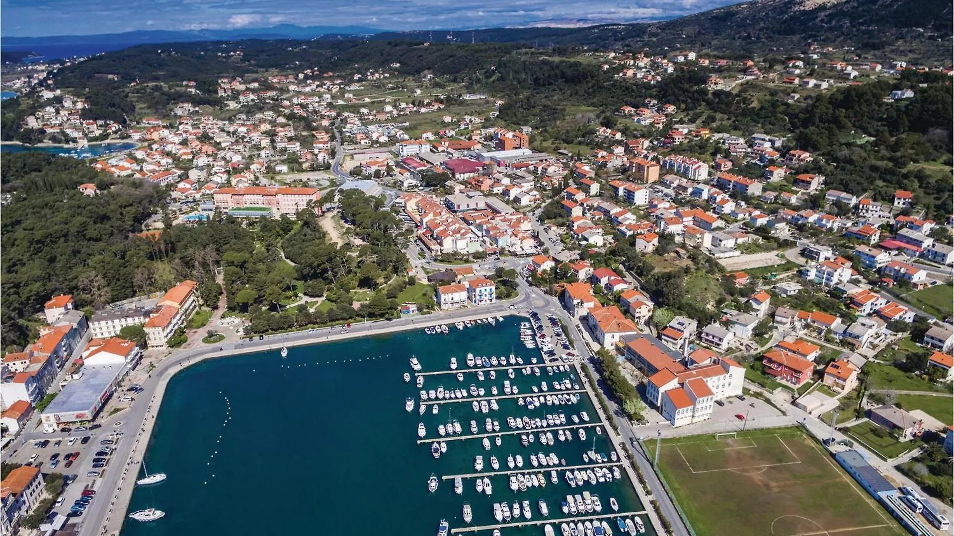 2 Bedroom Stunning Apartment In Banjol
